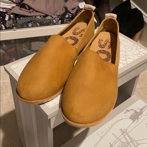 NWT Sorel Ella Slip Ons size 8.5